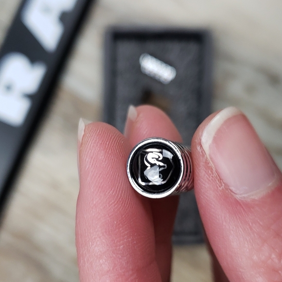 NWT Dodge Ram Accessory Set. 2 Tag Plates & 5 Valve Caps - Picture 3 of 4